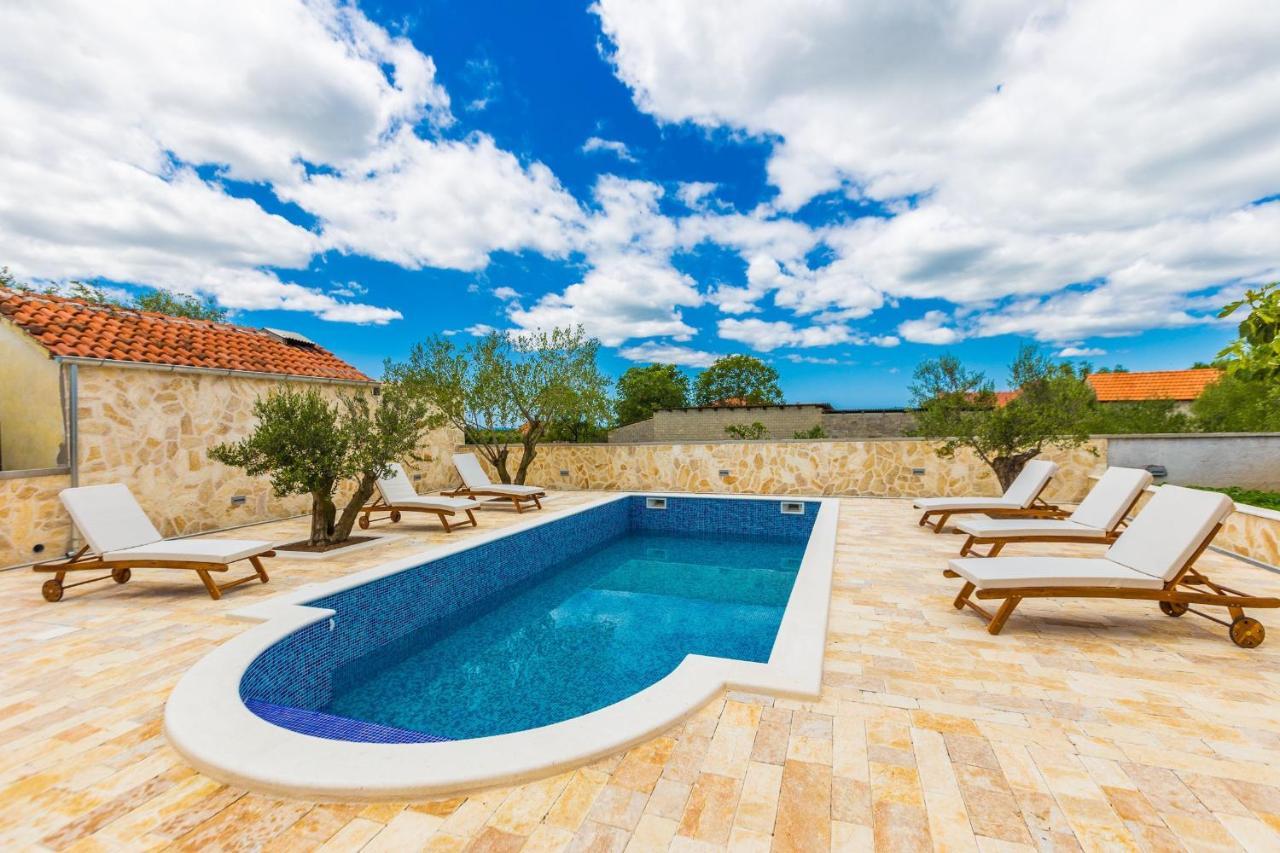 Villa Tina With Swimming Pool, Tennis Court, Games Room, Sauna, Gym, Bbq Policnik Bagian luar foto