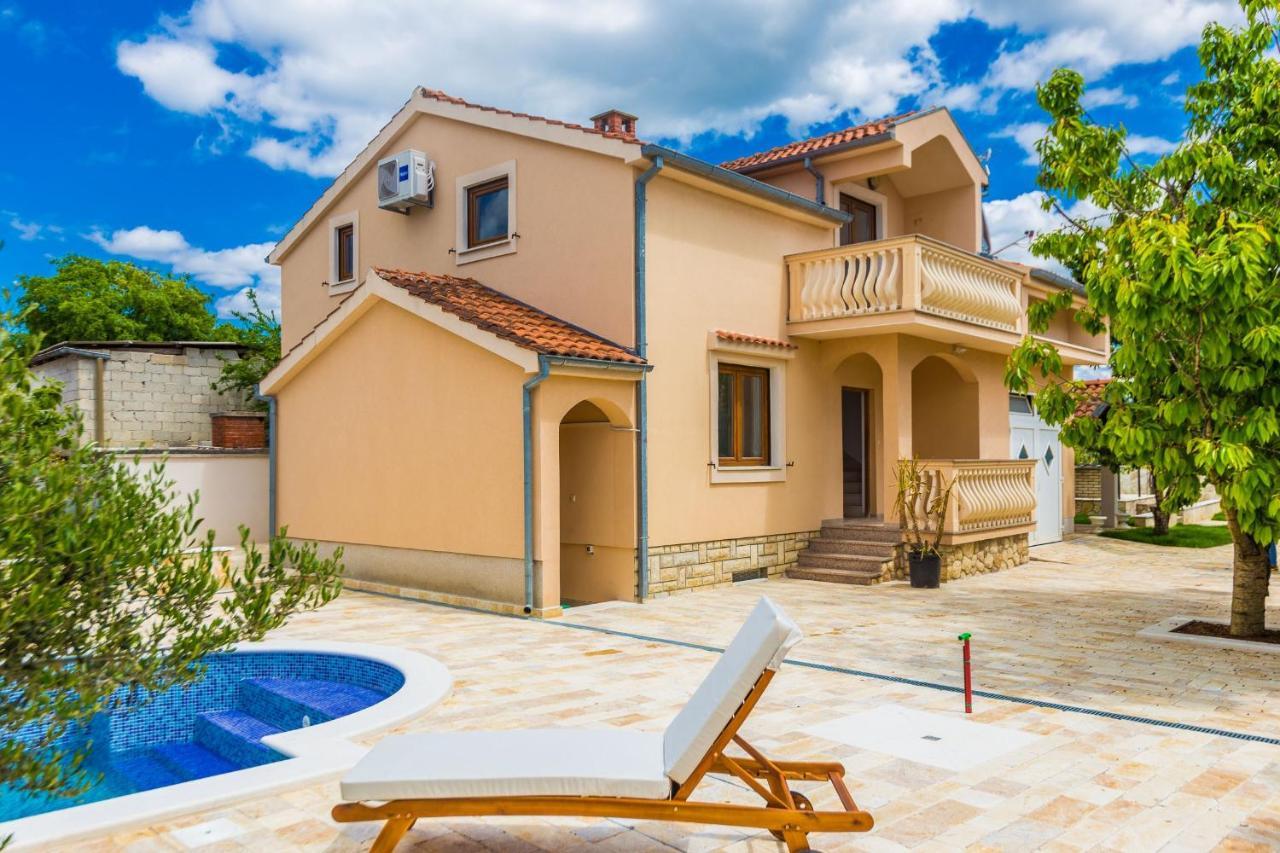 Villa Tina With Swimming Pool, Tennis Court, Games Room, Sauna, Gym, Bbq Policnik Bagian luar foto