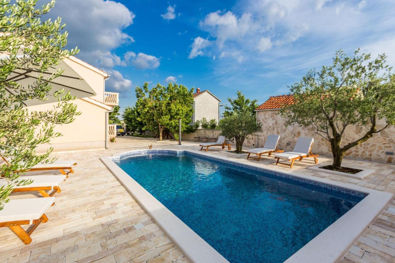 Villa Tina With Swimming Pool, Tennis Court, Games Room, Sauna, Gym, Bbq Policnik Bagian luar foto
