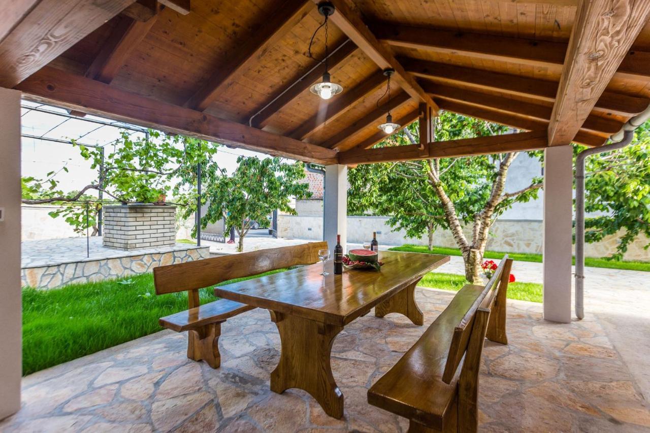 Villa Tina With Swimming Pool, Tennis Court, Games Room, Sauna, Gym, Bbq Policnik Bagian luar foto