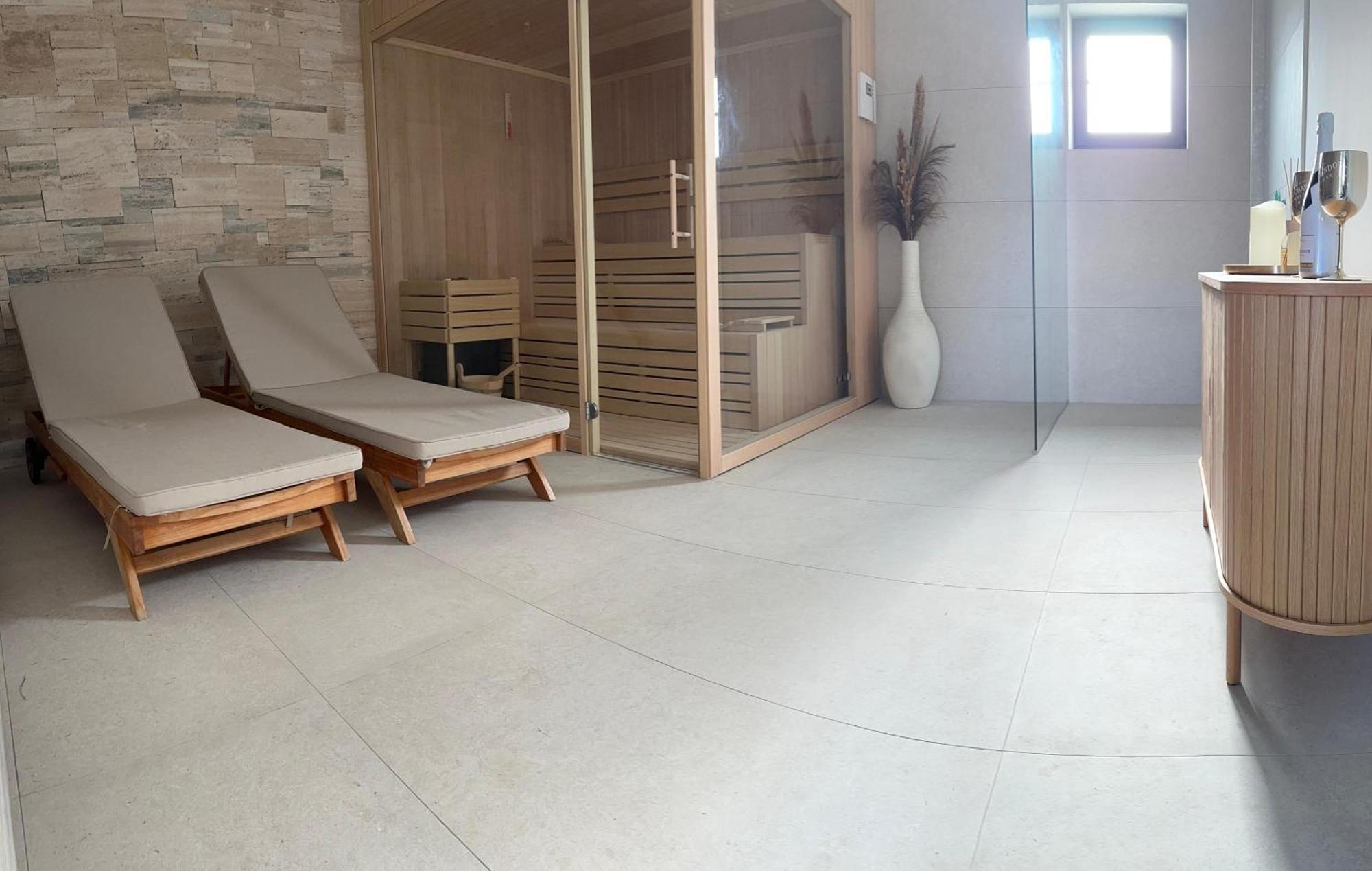 Villa Tina With Swimming Pool, Tennis Court, Games Room, Sauna, Gym, Bbq Policnik Bagian luar foto