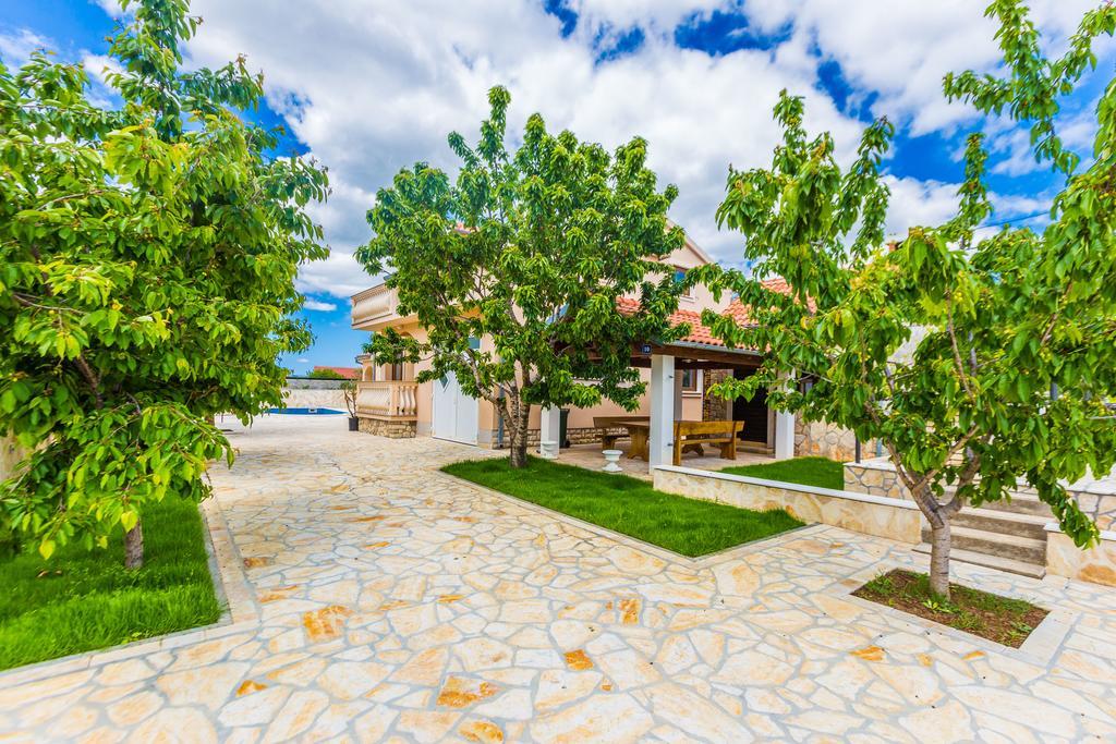 Villa Tina With Swimming Pool, Tennis Court, Games Room, Sauna, Gym, Bbq Policnik Bagian luar foto