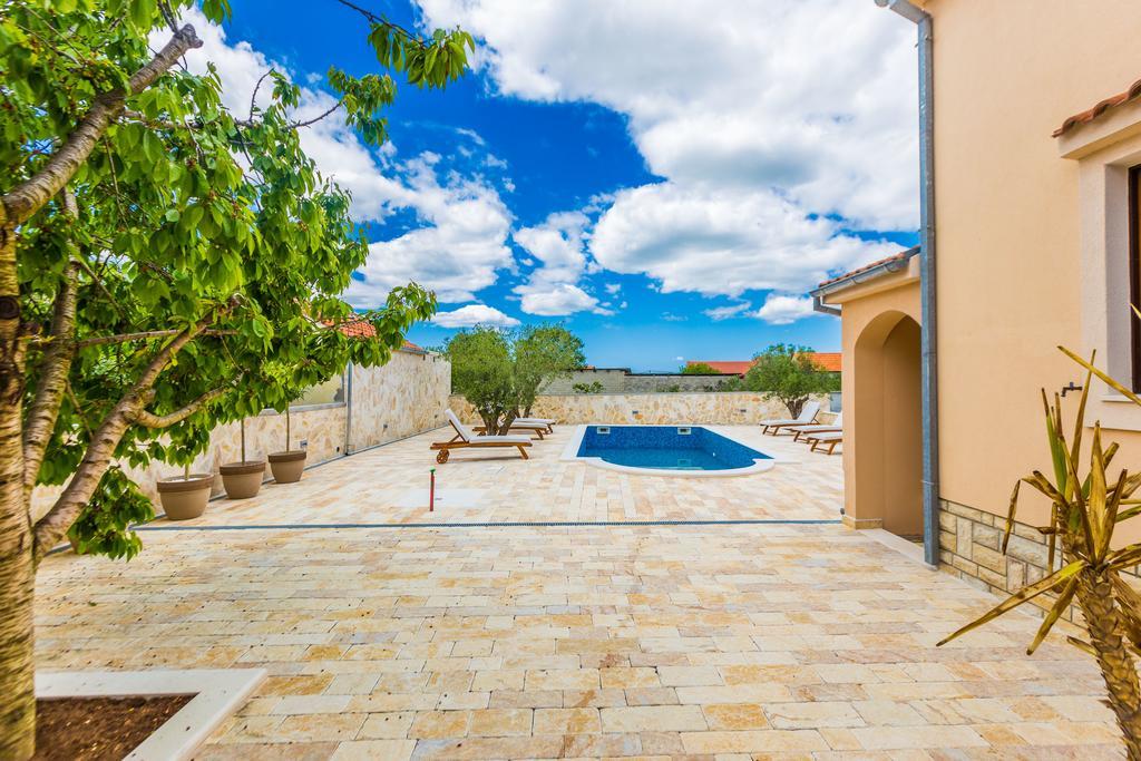 Villa Tina With Swimming Pool, Tennis Court, Games Room, Sauna, Gym, Bbq Policnik Bagian luar foto