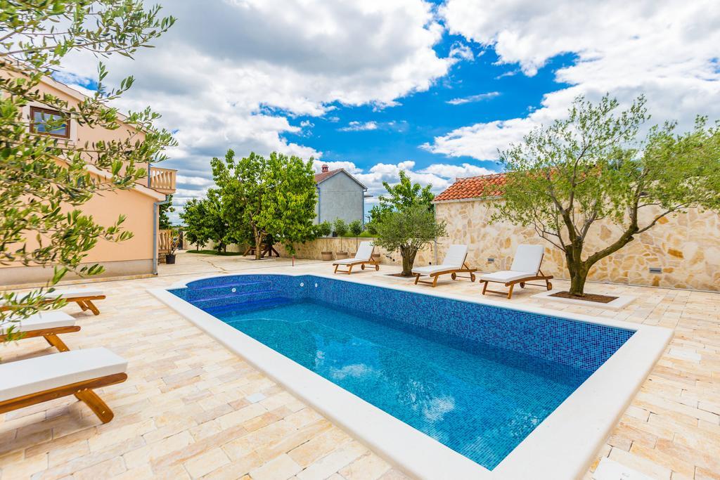 Villa Tina With Swimming Pool, Tennis Court, Games Room, Sauna, Gym, Bbq Policnik Bagian luar foto