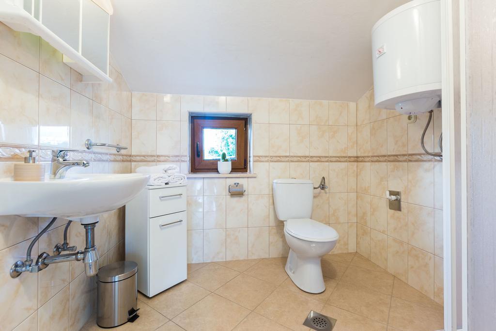 Villa Tina With Swimming Pool, Tennis Court, Games Room, Sauna, Gym, Bbq Policnik Bagian luar foto