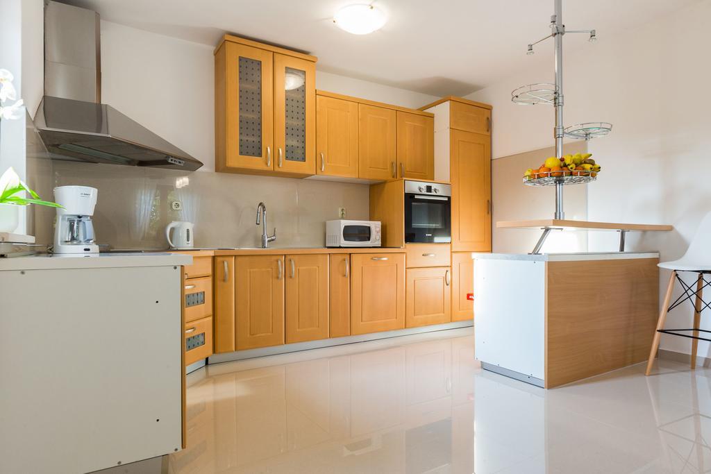 Villa Tina With Swimming Pool, Tennis Court, Games Room, Sauna, Gym, Bbq Policnik Bagian luar foto