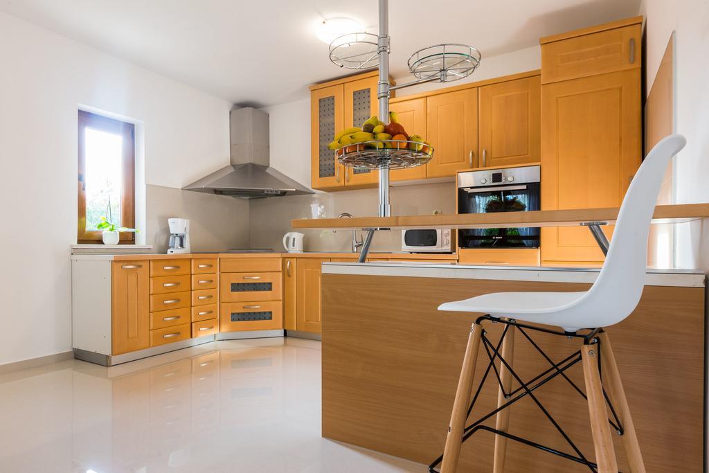 Villa Tina With Swimming Pool, Tennis Court, Games Room, Sauna, Gym, Bbq Policnik Bagian luar foto