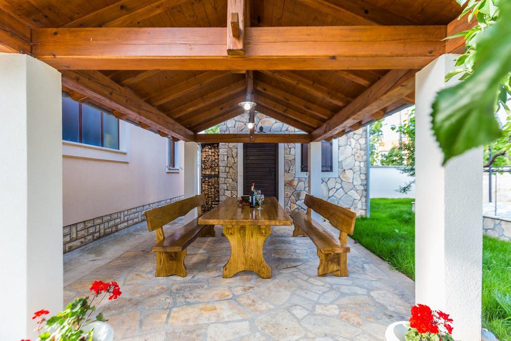 Villa Tina With Swimming Pool, Tennis Court, Games Room, Sauna, Gym, Bbq Policnik Bagian luar foto