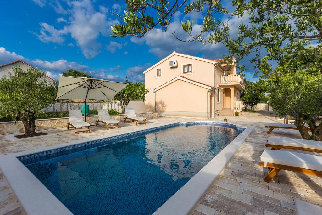 Villa Tina With Swimming Pool, Tennis Court, Games Room, Sauna, Gym, Bbq Policnik Bagian luar foto