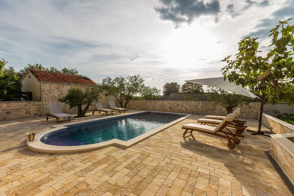 Villa Tina With Swimming Pool, Tennis Court, Games Room, Sauna, Gym, Bbq Policnik Bagian luar foto