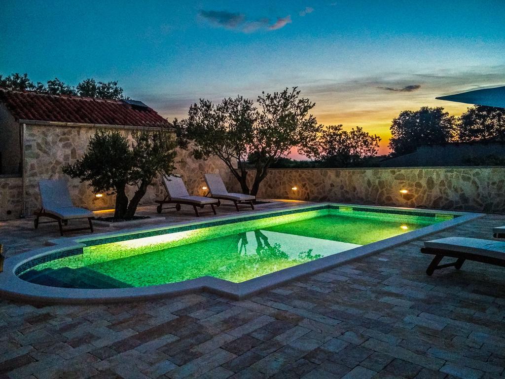 Villa Tina With Swimming Pool, Tennis Court, Games Room, Sauna, Gym, Bbq Policnik Bagian luar foto