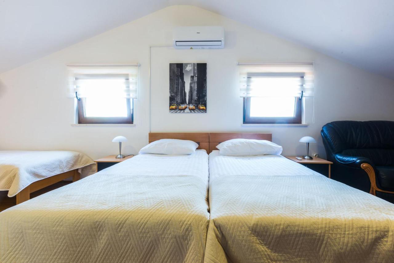 Villa Tina With Swimming Pool, Tennis Court, Games Room, Sauna, Gym, Bbq Policnik Bagian luar foto