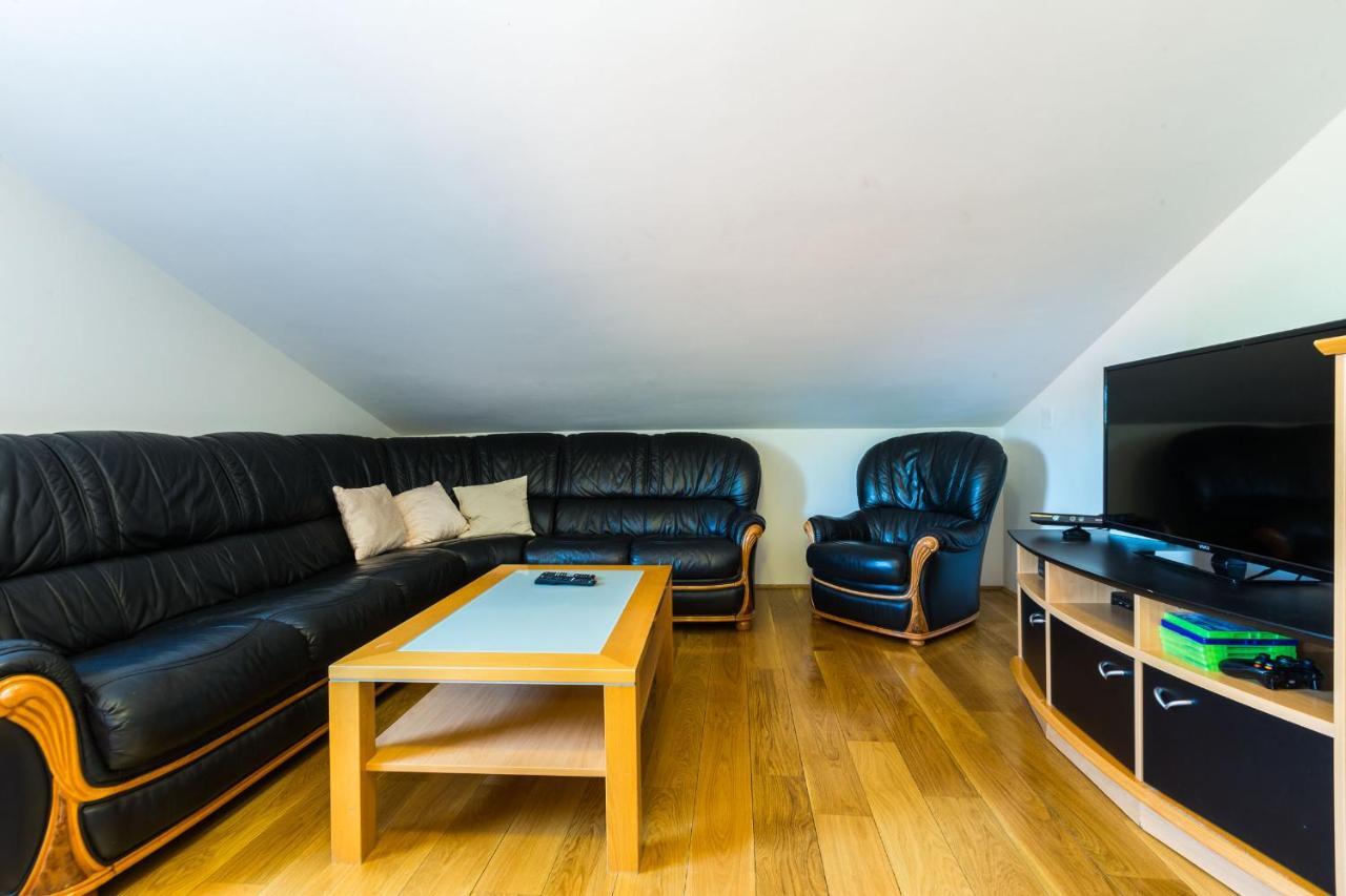Villa Tina With Swimming Pool, Tennis Court, Games Room, Sauna, Gym, Bbq Policnik Bagian luar foto
